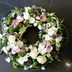 CLASSIC GARDEN WREATH