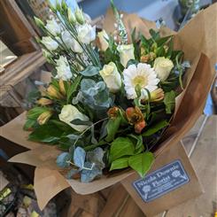 Country Cream handtied 