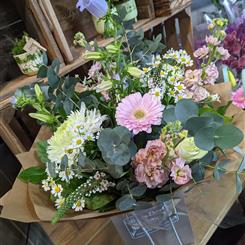 Sophia a bouquet filled with feminine flowers and scent