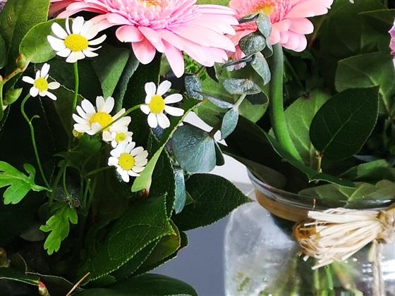 Nicola chooses your petite vase arrangement and welsh slate