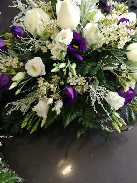 Classic Rose and Lisianthus posy