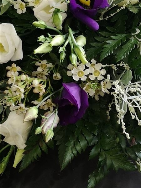 Classic Rose and Lisianthus posy