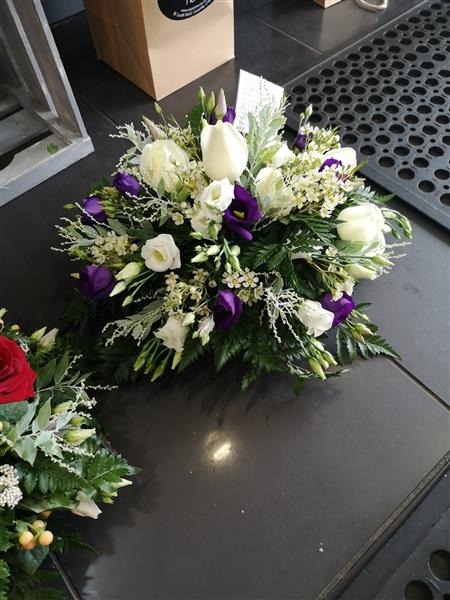 Classic Rose and Lisianthus posy