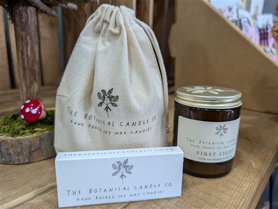 First light Botanical candle gift set