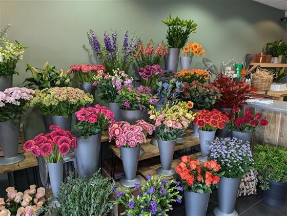 Nicola chooses your special bouquet
