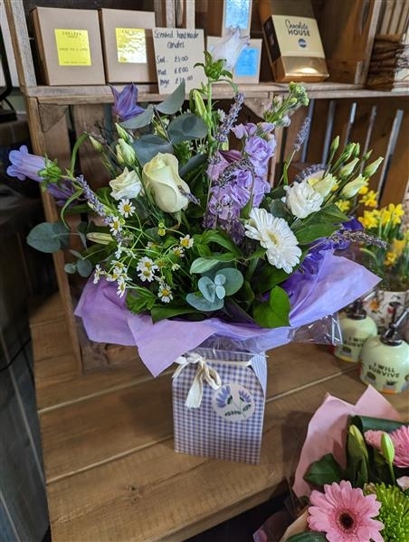 Violet A scented box of lilac and cream flowers