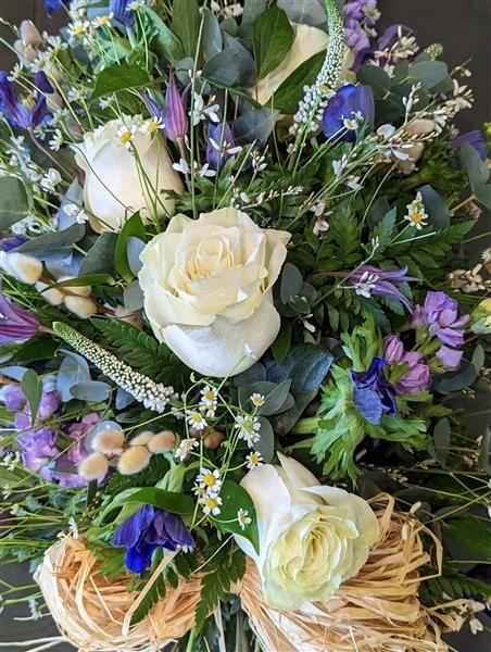 Scented Cream and Blue Spray
