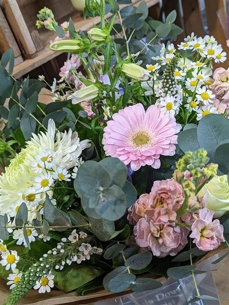 Sophia a bouquet filled with feminine flowers and scent