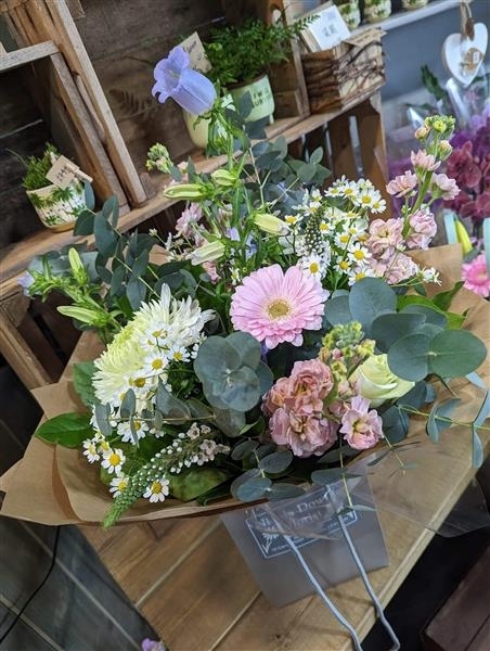 Sophia a bouquet filled with feminine flowers and scent