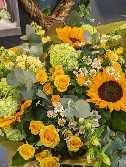 Solana A beautiful collection of Sunflowers and Roses