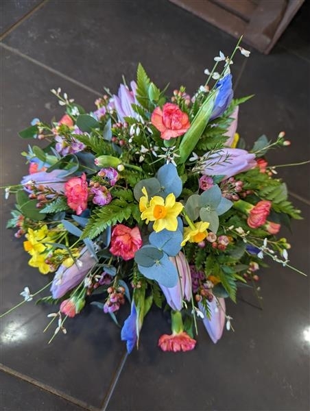 Vibrant scented posy